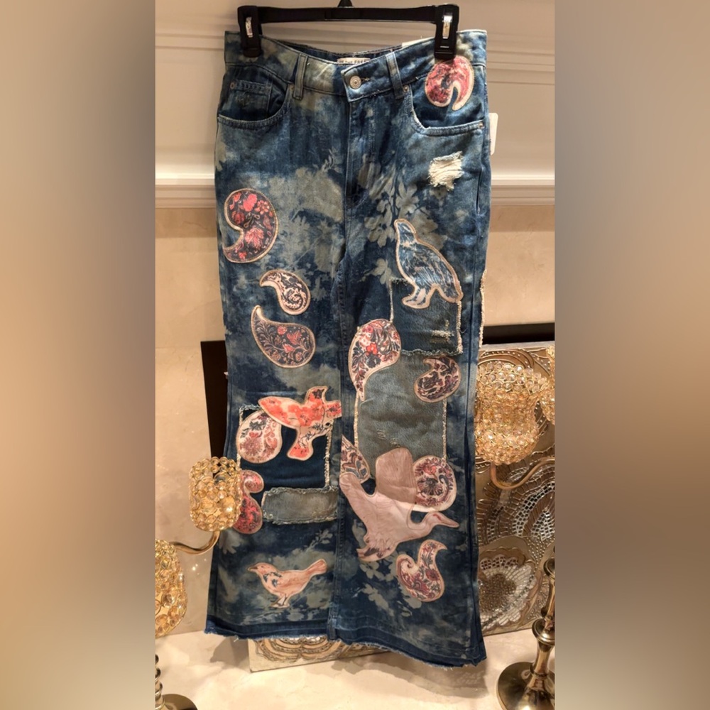 We The Free Flying High Patched Jeans🌸🔥 - Picture 3 of 12